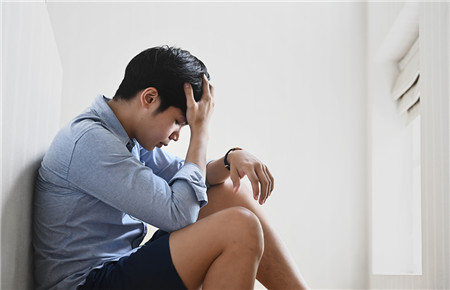 18歲男孩自卑怎么辦