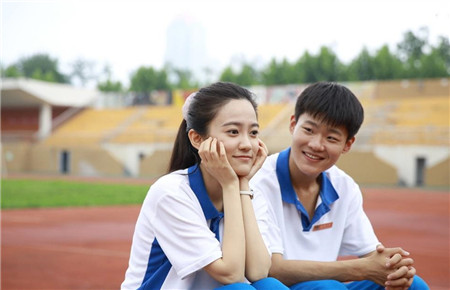 女兒小學早戀要怎么處理