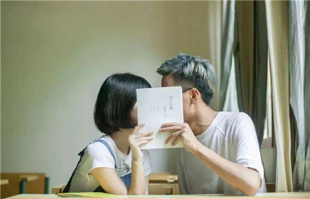 發現初中女兒早戀做母親該怎么辦