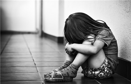 孩子內向不愛與人交流怎么辦