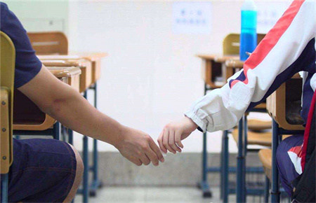 如何引導孩子走出早戀的誤區