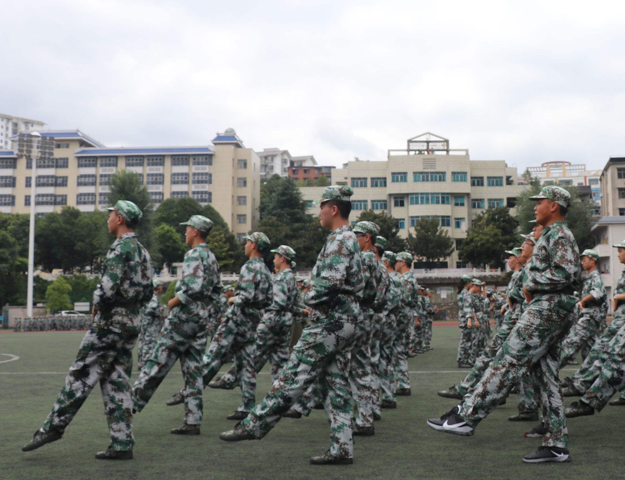 孩子叛逆期教育學校,攀比