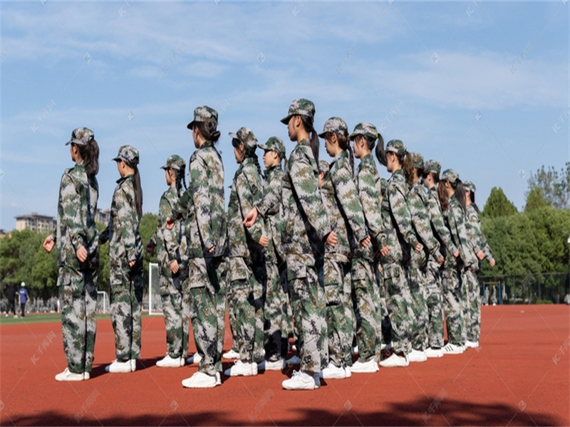 封閉式軍事化學(xué)校,青少年封閉式教育學(xué)校