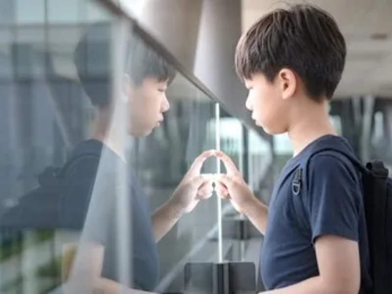 孩子性格孤僻,心理輔導學校