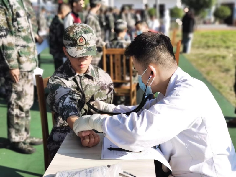 新起點青少年特訓(xùn)學(xué)校組織學(xué)員開展健康體檢