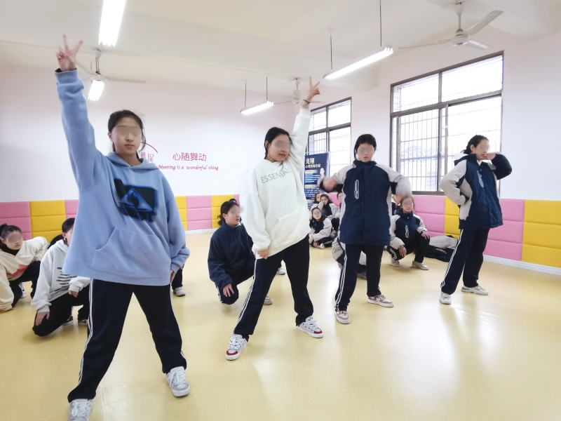 新起點(diǎn)教育專門學(xué)校緊張備戰(zhàn)元旦匯演活動(dòng)