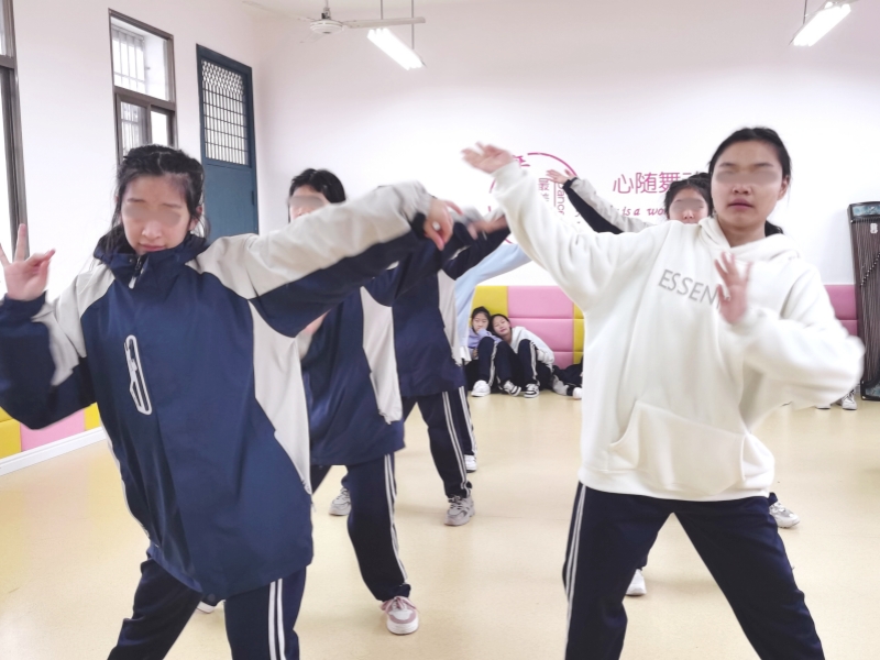 新起點(diǎn)教育專門學(xué)校緊張備戰(zhàn)元旦匯演活動(dòng)