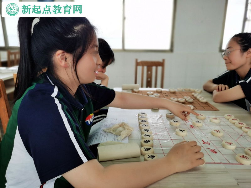 新起點叛逆孩子成長學(xué)校帶領(lǐng)孩子感受象棋魅力