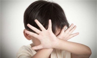 12歲男孩子性格內(nèi)向膽小怎么辦
